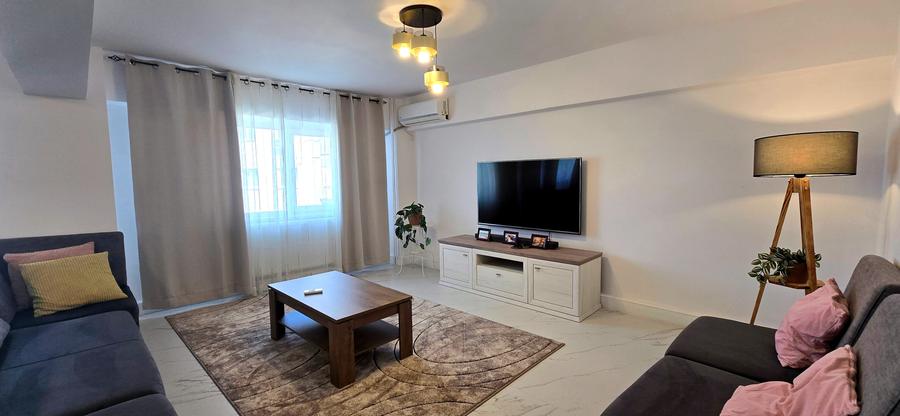 Apartament cu 3 camere semidecomandat în Apărătorii Patriei