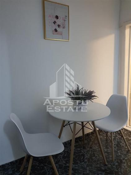 Apartament cu 2 camere semidecomandat, mobilat în Girocului
