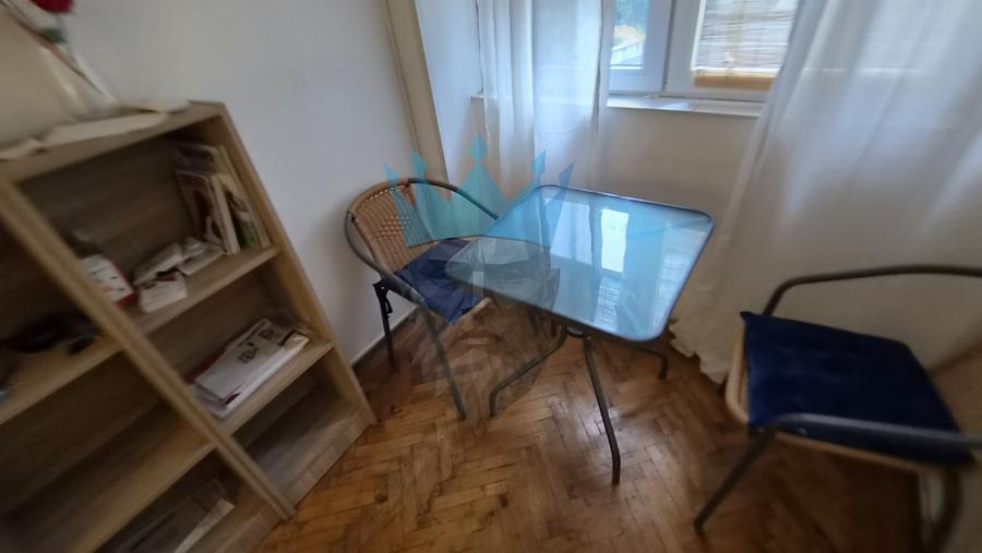 Garsonieră decomandată, mobilată în Universitate