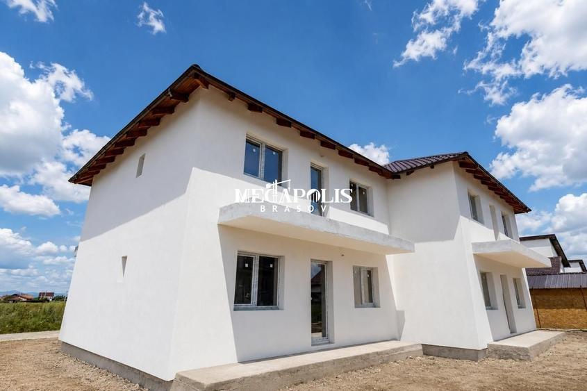Duplex cu 4 camere cu Canalizare în Sânpetru