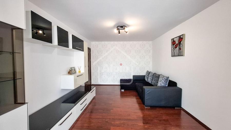 Apartament cu 3 camere decomandat, mobilat în Aurel Vlaicu