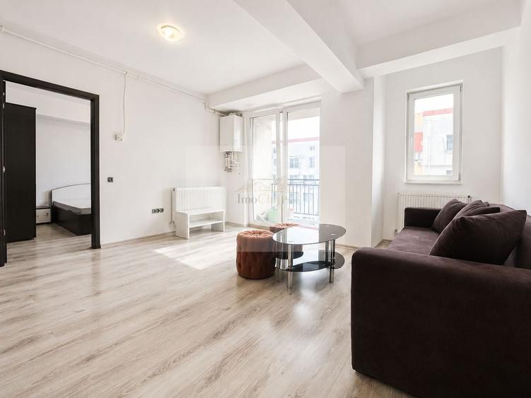 Apartament cu 3 camere semidecomandat, mobilat în Iris