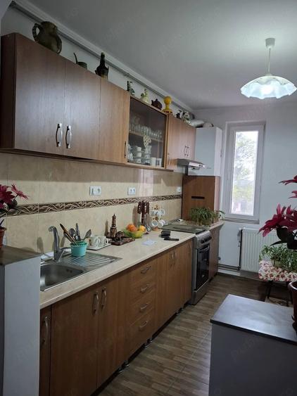 Apartament cu 4 camere decomandat în Central