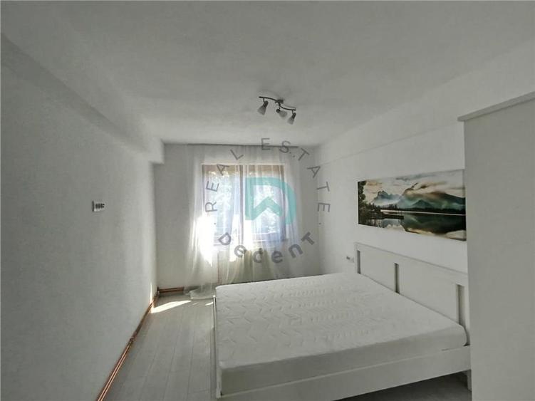 Apartament cu 3 camere decomandat în Tractorul