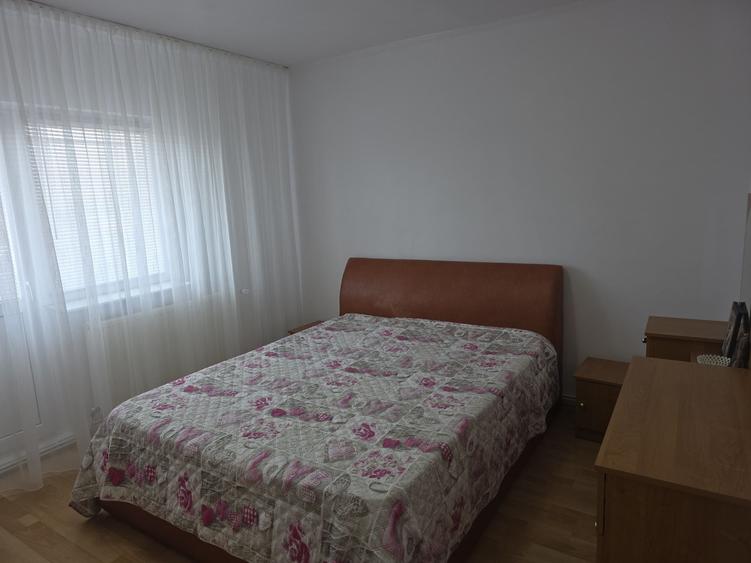 Apartament cu 3 camere decomandat în Găvana