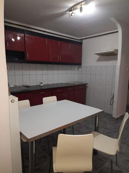 Apartament cu 3 camere decomandat în Exterior Vest