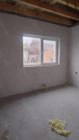 Casă cu 5 camere cu Teren 200 Mp în Lucăceni