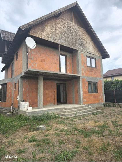 Casă cu 5 camere cu Teren 500 Mp în Șimnicu de Sus
