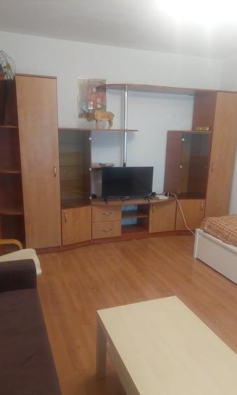 Garsonieră decomandată în Splaiul Unirii