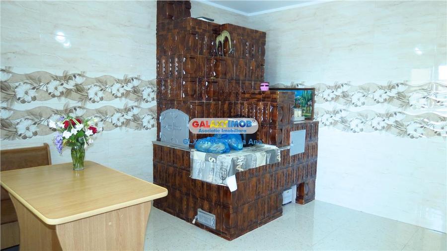 Casă cu 7 camere cu Teren 10000 Mp în Exterior Vest