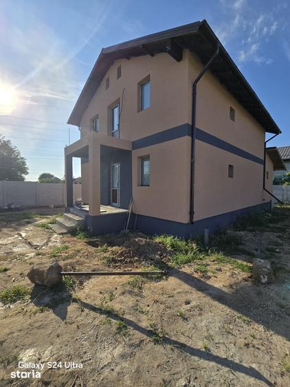 Casă cu 5 camere cu Teren 350 Mp în Calea București