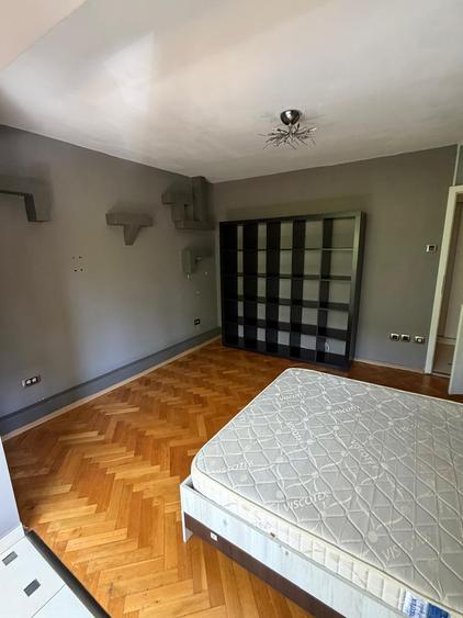 Apartament cu 3 camere decomandat în Girocului