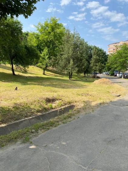 Teren de 2025 mp, în Central