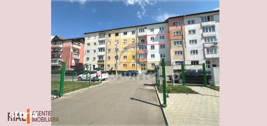 Apartament cu 3 camere decomandat în Vitrometan