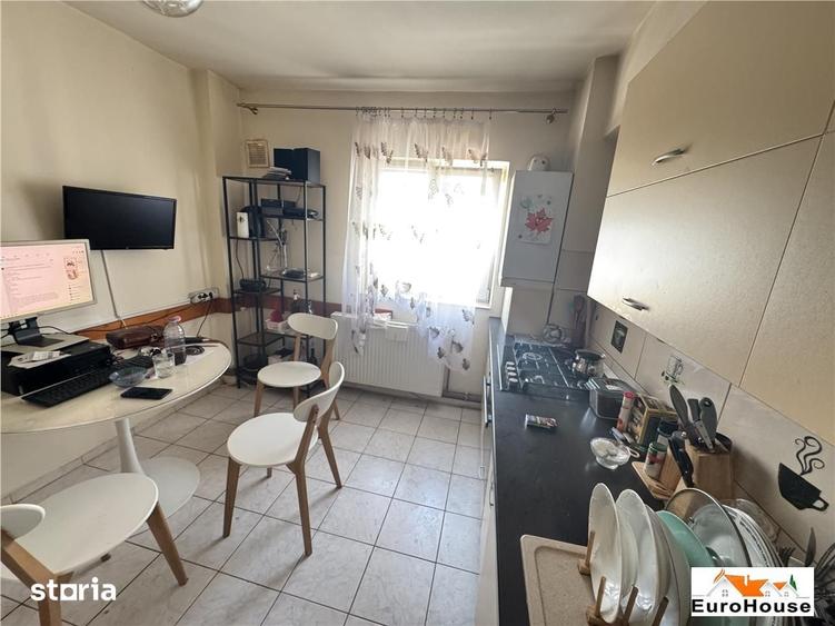 Apartament cu 3 camere decomandat în Cetate