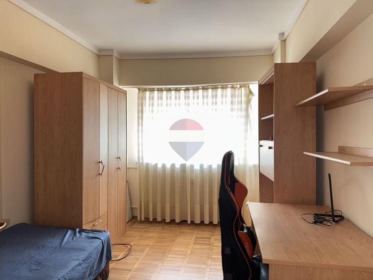 Apartament cu 3 camere semidecomandat, mobilat în Grivița