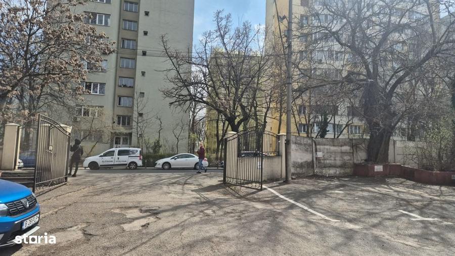 Spațiu comercial, de 400 mp, în Obor
