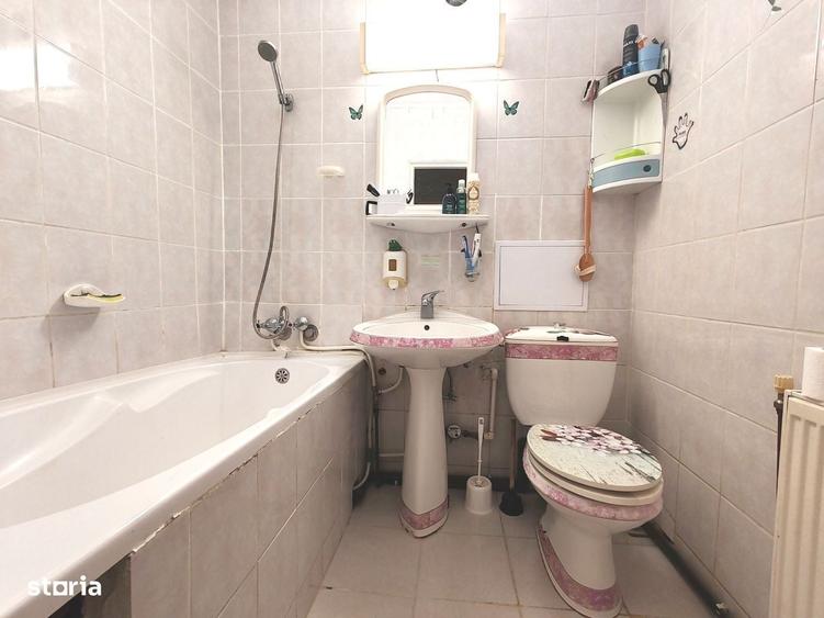 Apartament cu 3 camere semidecomandat în Negru Vodă
