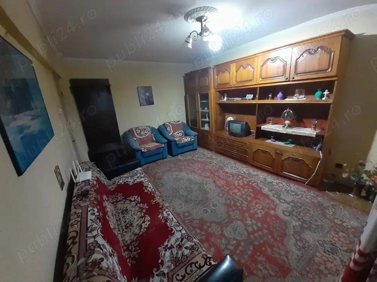 Apartament cu 4 camere decomandat în Trivale