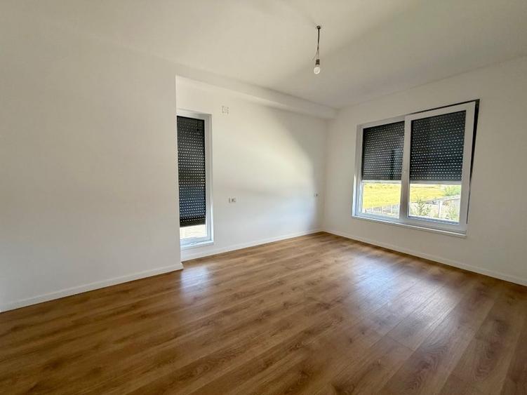 Duplex cu 5 camere cu Canalizare în Moșnița Nouă