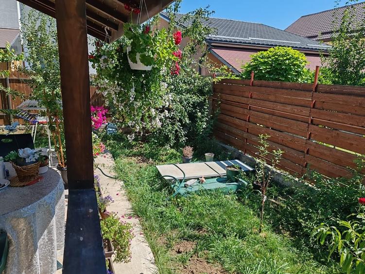 Casă cu 5 camere cu Teren 250 Mp în Cernica