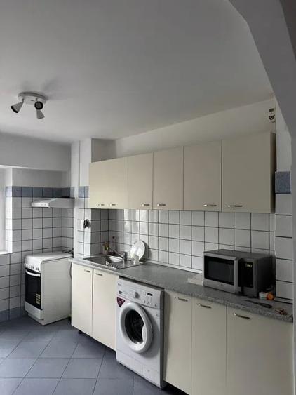 Apartament cu 2 camere decomandat, mobilat în P-ța Muncii