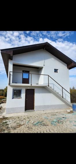 Casă cu 4 camere în Moșteni