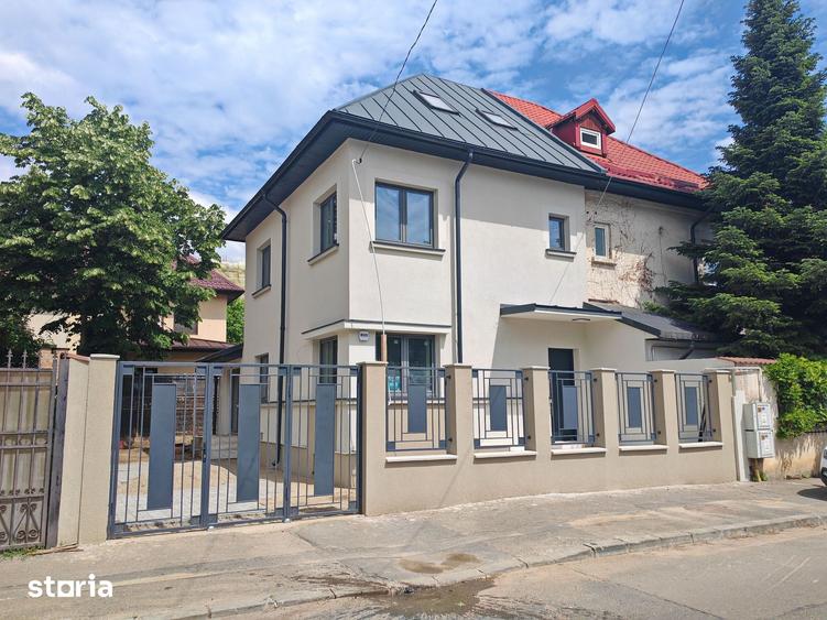 Casă cu 5 camere cu Teren 209 Mp în Tei