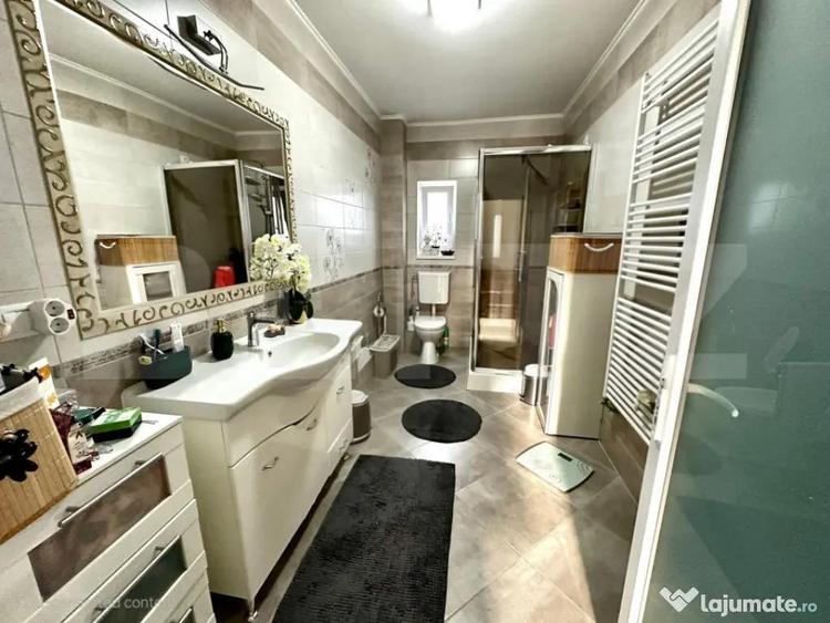 Casă cu 8 camere cu Teren 1000 Mp în Bărăbanț