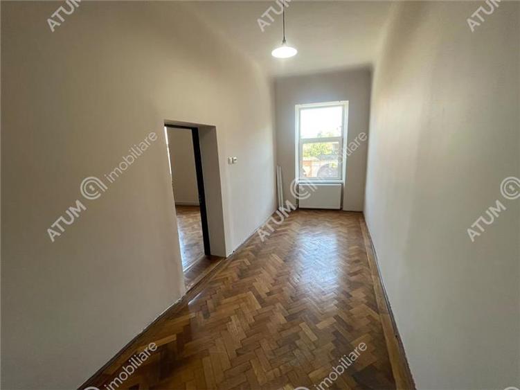 Apartament cu 2 camere semidecomandat, mobilat în Cisnădie