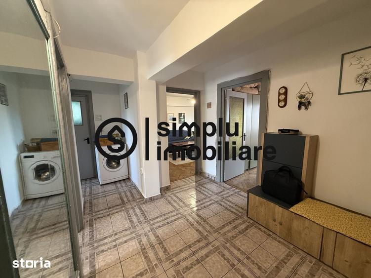 Apartament cu 3 camere decomandat în Sărari