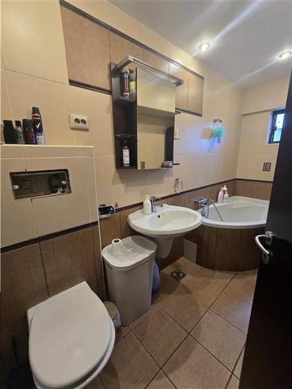 Apartament cu 2 camere decomandat, mobilat în Casa de Cultură