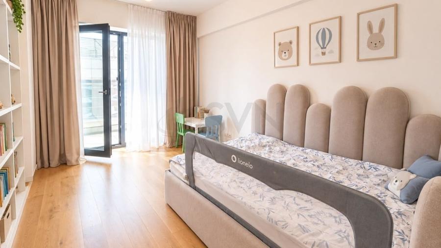 Apartament cu 3 camere semidecomandat în Aviației