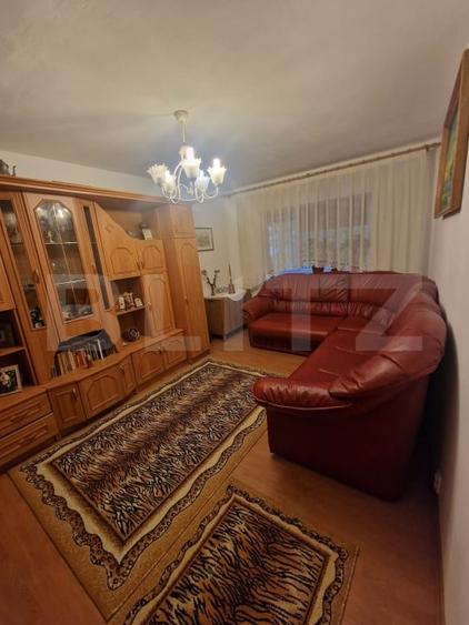 Apartament cu 3 camere decomandat, mobilat în Est