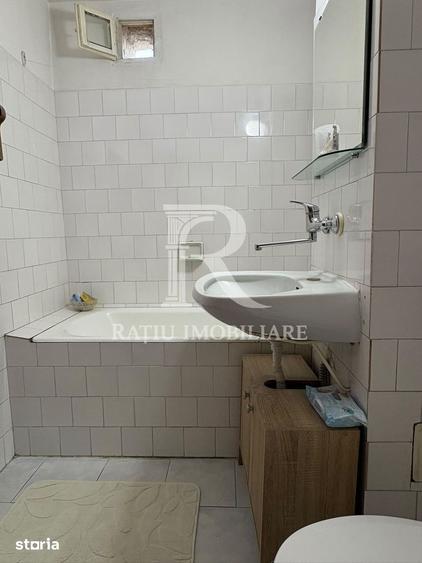 Apartament cu 3 camere semidecomandat în Cantemir
