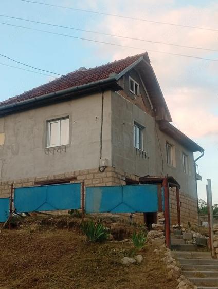 Casă cu 2 camere cu Teren 1089 Mp în Dumbrava