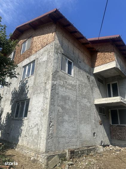 Campina - casa la ro?u - 105000 Euro/Neg.