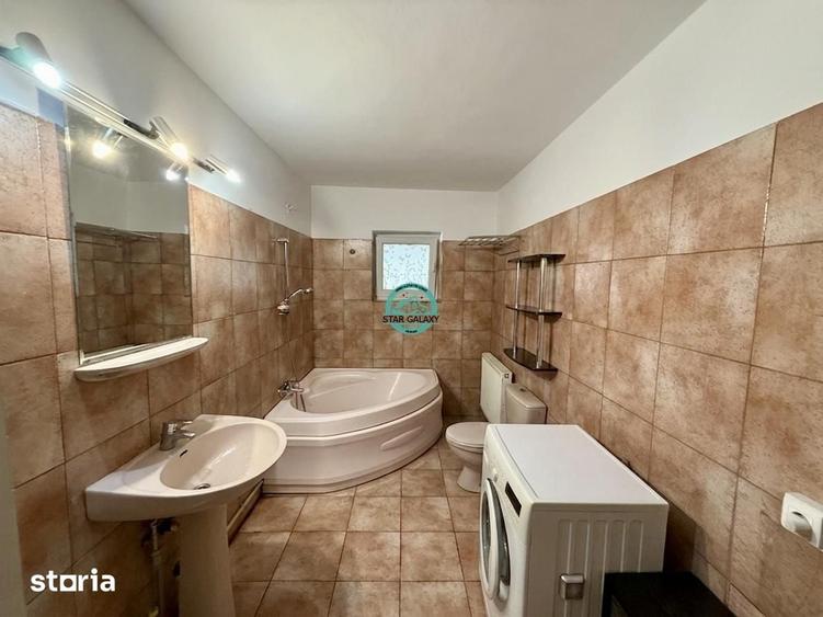 Casă cu 8 camere cu Teren 314 Mp în Central