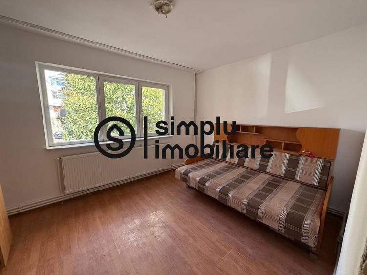 Apartament cu 2 camere semidecomandat în Craiovița Nouă