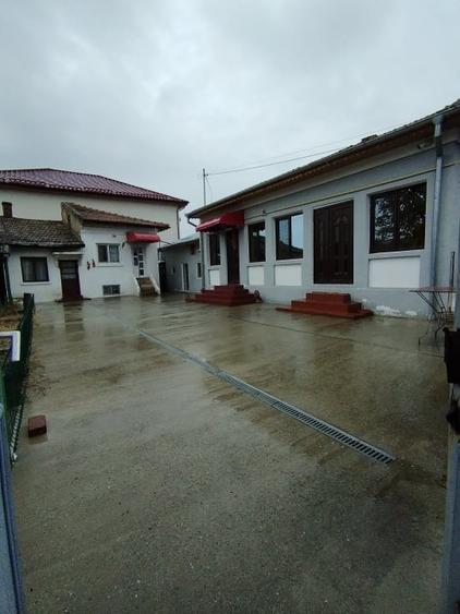 Casă individuală cu 5 camere cu Canalizare în Romanești
