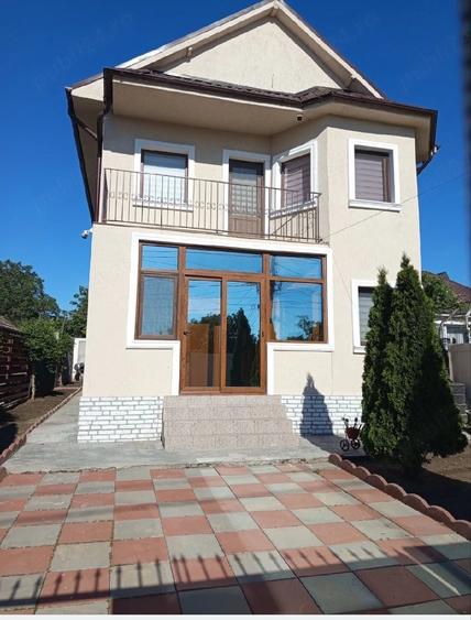 Casă cu Teren 250 Mp în Central