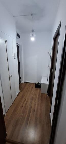 Apartament cu 2 camere semidecomandat în Craiovei