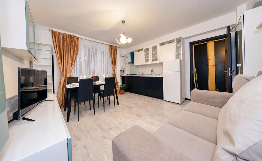 Apartament cu 3 camere, mobilat în Păcii
