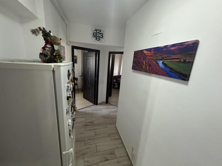 Apartament cu 3 camere decomandat, mobilat în Berceni