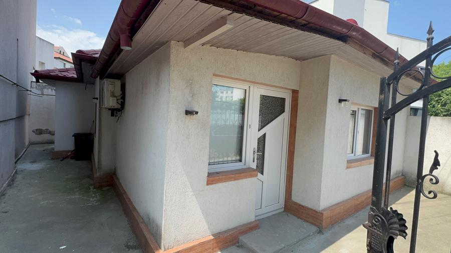 Casă cu 3 camere cu Teren 130 Mp în Delfinariu