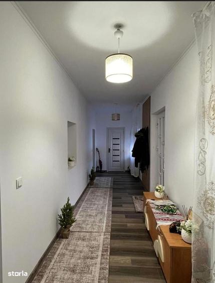Casă cu 4 camere în Central
