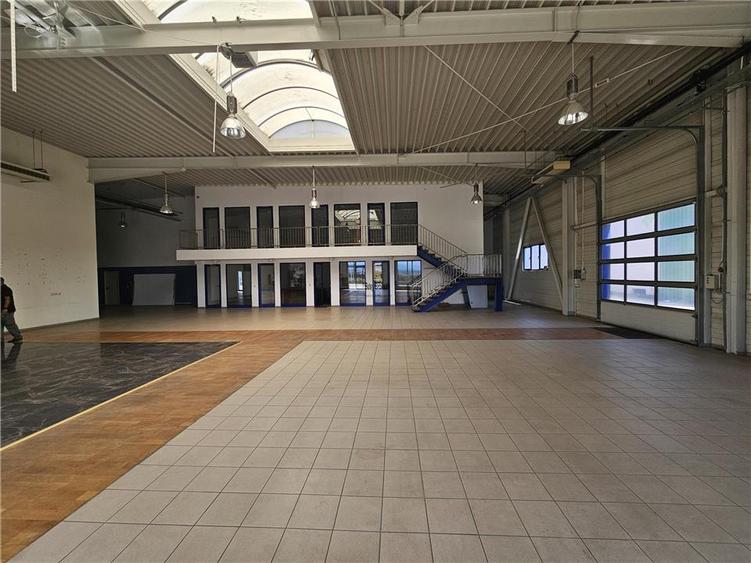 Spațiu comercial, de 400 mp, în Vest