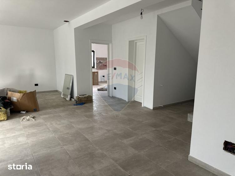 Casa / Vila cu 5 camere de vanzare - 13