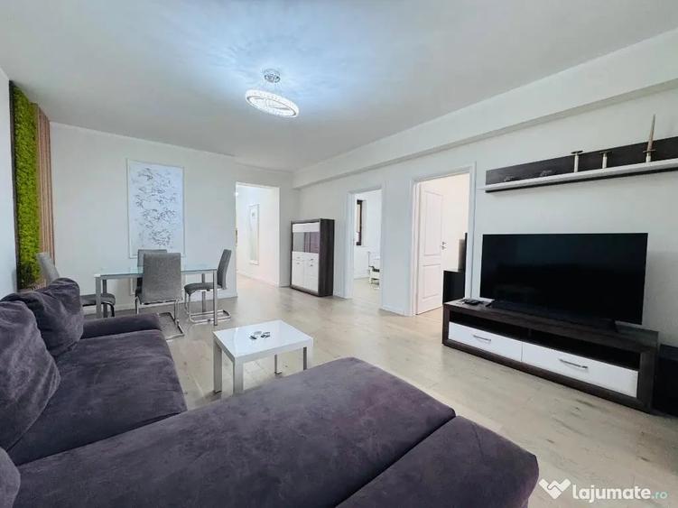 Apartament cu 3 camere semidecomandat în Banu Manta