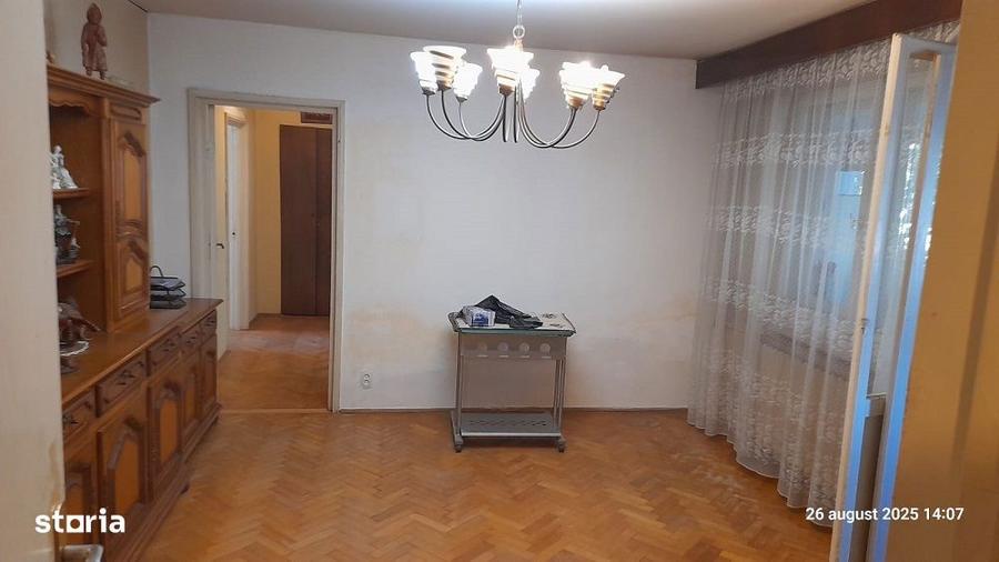 Apartament cu 3 camere în Militari — fotografia 1